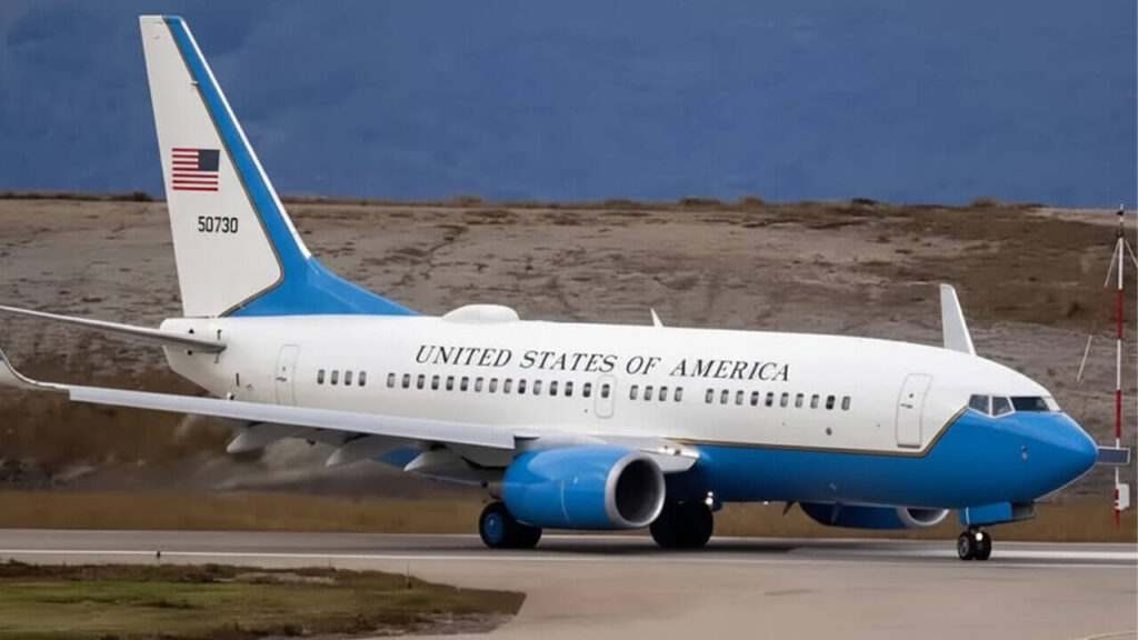 El avión norteamericano recién aterrizado en Usuhaia