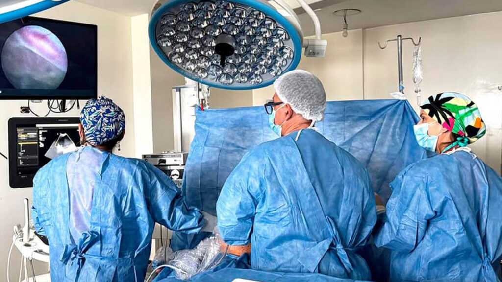 El equipo de Medicina Fetal realizó una nueva fotocoagulación láser intrauterina en un embarazo gemelar monocorial de 20 semanas, con diagnóstico de síndrome transfundido-transfusor