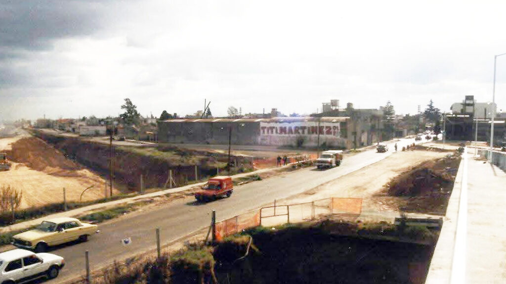 La Autopista del Oeste abrió todo un mundo hacia el tercer cordón del Conurbano, hasta entonces una zona desconocida y poco habitada