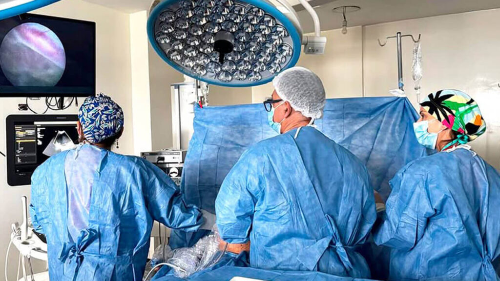 El equipo de Medicina Fetal realizó una nueva fotocoagulación láser intrauterina en un embarazo gemelar monocorial de 20 semanas, con diagnóstico de síndrome transfundido-transfusor