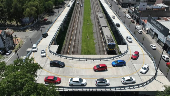 Nuevo puente sobre las vías del Sarmiento habilitaron el cruce Chile entre Haedo y Ramos Mejía