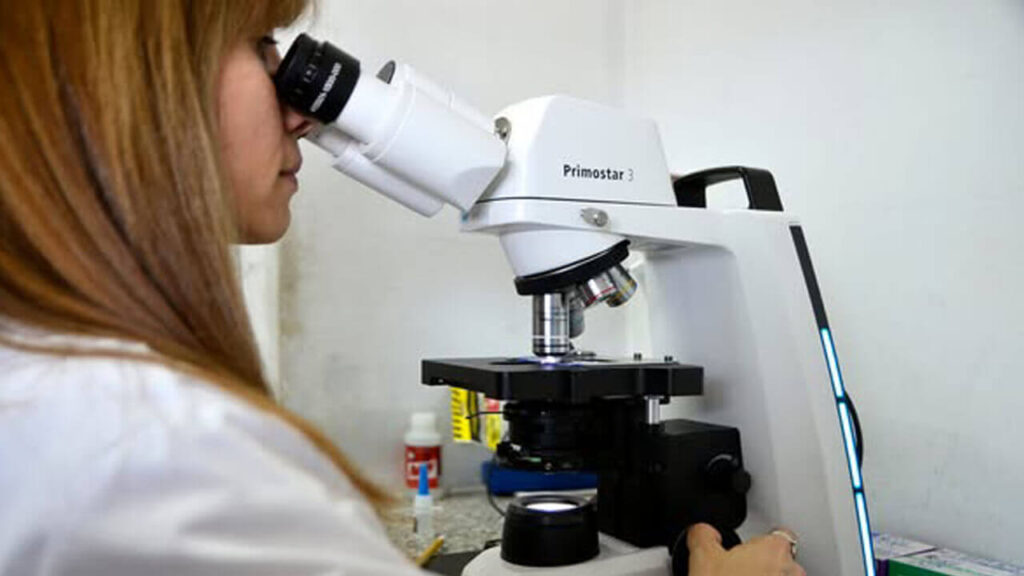 Sumaron nuevos microscopios para el área de Genética, fortaleciendo los estudios especializados y la calidad del diagnóstico