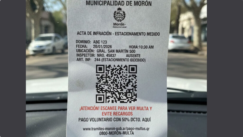 Una Multa Falsa similar a la que dejan en los autos