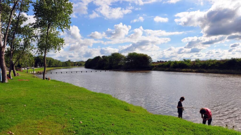 pueblos con lagunas y arroyoso