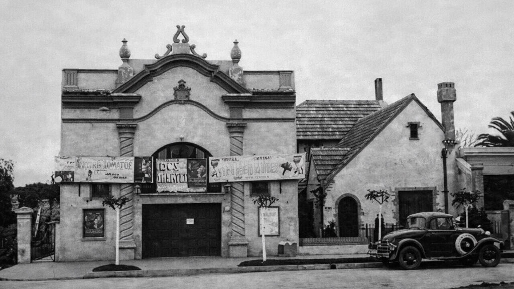 1922 Ituzaingó Nacia el Cine Petit Palace en la calle Rondeau 28