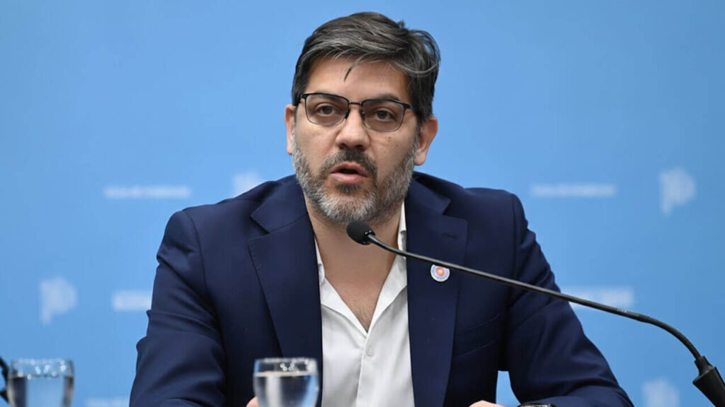 A Carlos Bianco, Ministro de Gobierno Provincial, se le acabaron los interlocutores provinciales