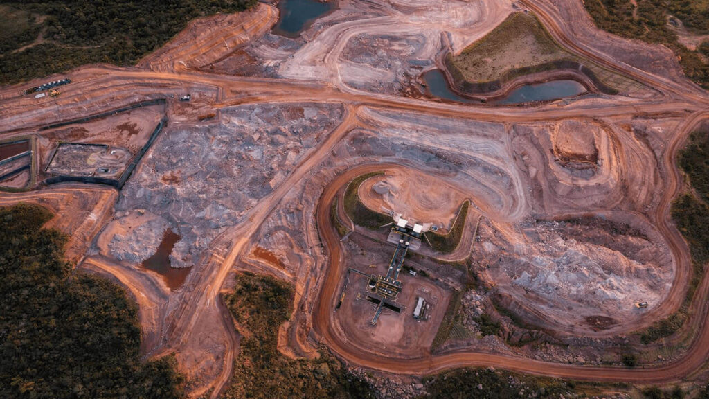 Así queda la superficie del planeta luego del trabajo de una corporación para trabajar los minerales esenciales