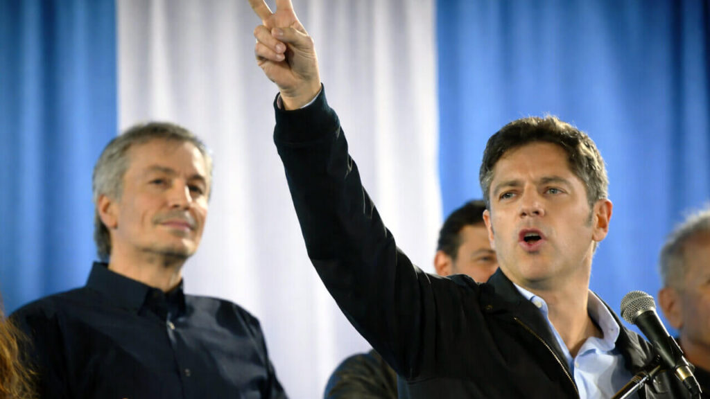 Axel Kicillof y detrás Máximo Kirchner, llegaron a un acuerdo que se sabrá el domingo a última hora