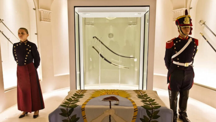 El Sable de San Martín deja el Museo la drástica decisión del Gobierno que reabre una vieja grieta histórica (Video)
