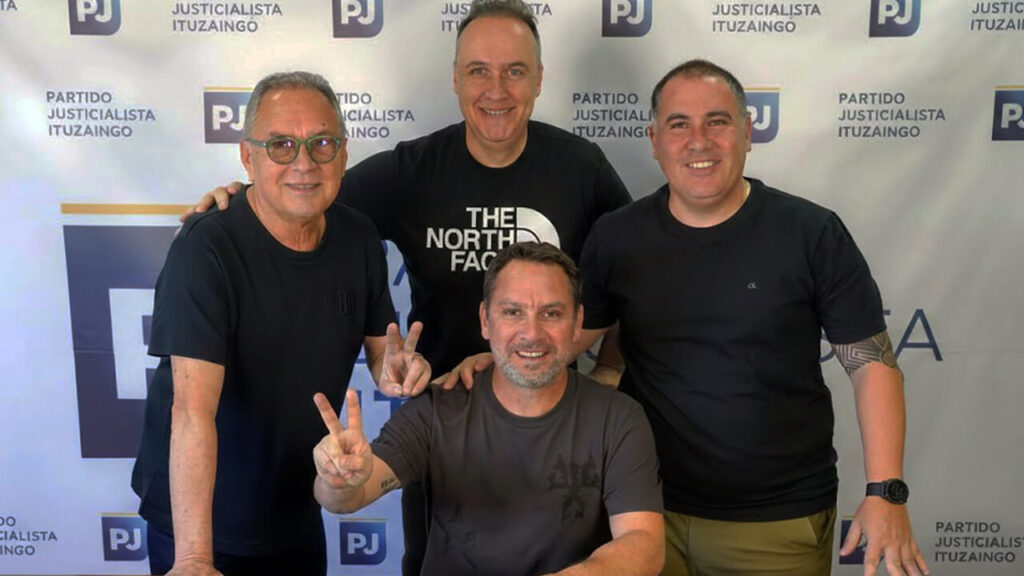 En la foto con los principales referentes de Ituziangó Pablo Descalzo (Intendente), Pablo Piana (Jefe de Gabinete) y Julián Alvarez Luna (Presidente del Concejo Deliberante)
