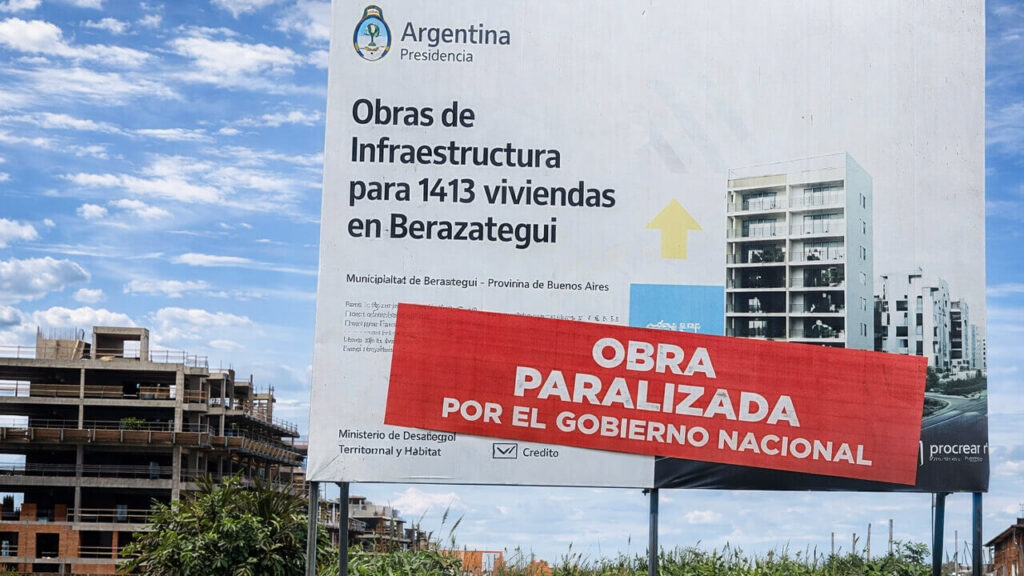 En todo el conurbano salieron a aclarar que las obras paradas son las del Gobierno Nacional