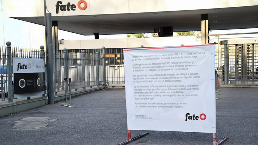 Frente a la Fábrica el Comunicado de Cierre, nadie puso la cara ni dio una explicación