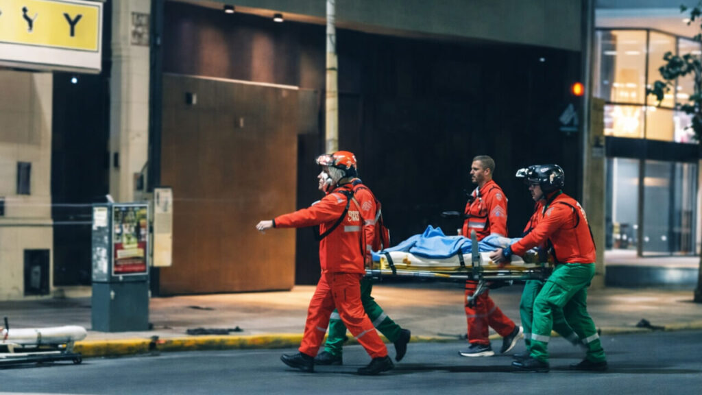 El oficial herido se encuentra en estado crítico, aún internado y en terapia intensiva