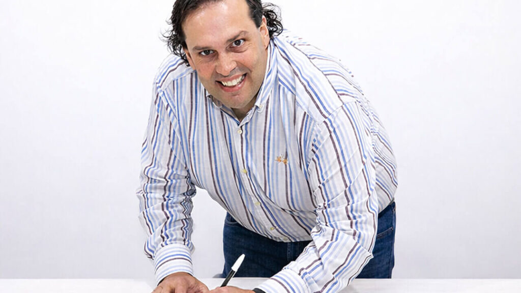 Juan Debandi, vuelve a presentar dandole continuidad a su histórica disputa con Collia