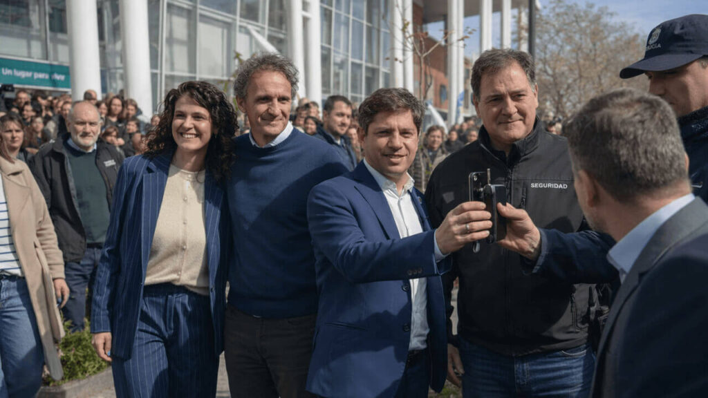 La llegada del Gobernador Axel Kicillof junto al Ministro de Obras Públicas, Gabriel Katopodis