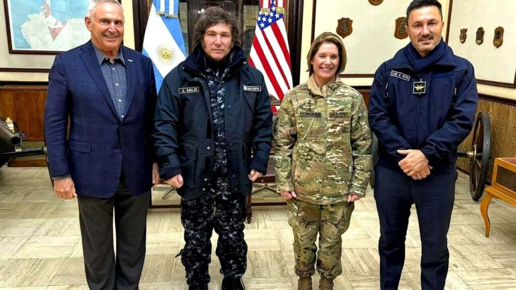 Cooperación estratégica. Autoridades argentinas y representantes de Estados Unidos mantienen un encuentro institucional que refleja el relanzamiento del vínculo bilateral y el regreso de la cooperación militar de alto nivel.