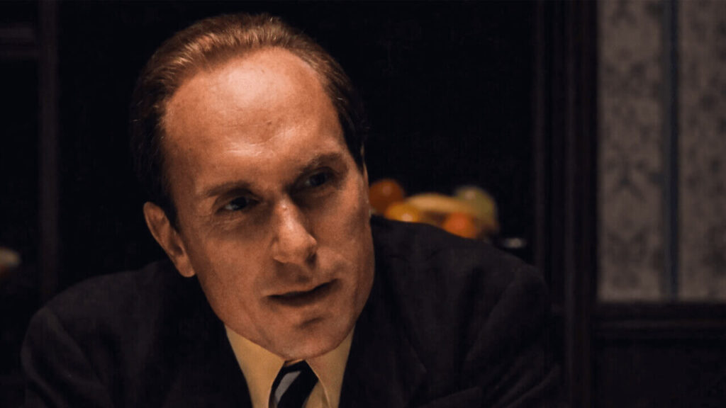 Roberto Duvall como Tom Hagen en El Padrino I y II de Francis Ford Coppola