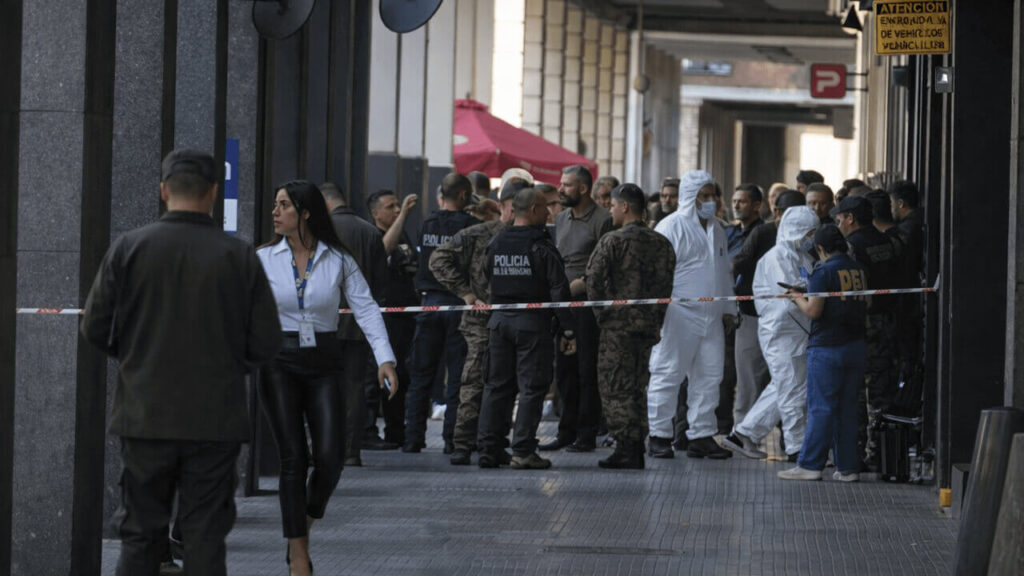 Un ataque sorpresivo que fue pactado cuatro meses atrás y hoy hirió a cuatro Gendarmes, así no es, la democracia requiere cuidad