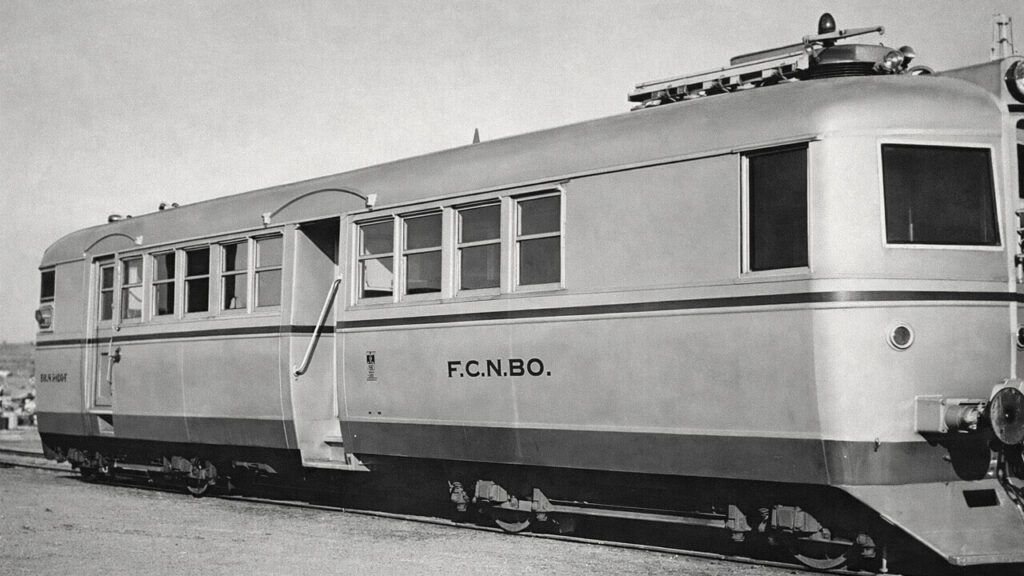 Un coche motor Drewry -de origen inglés- del Ferrocarril Nacional Patagónico en la década del '50 que en ocasiones llegaban a la Estación de Merlo