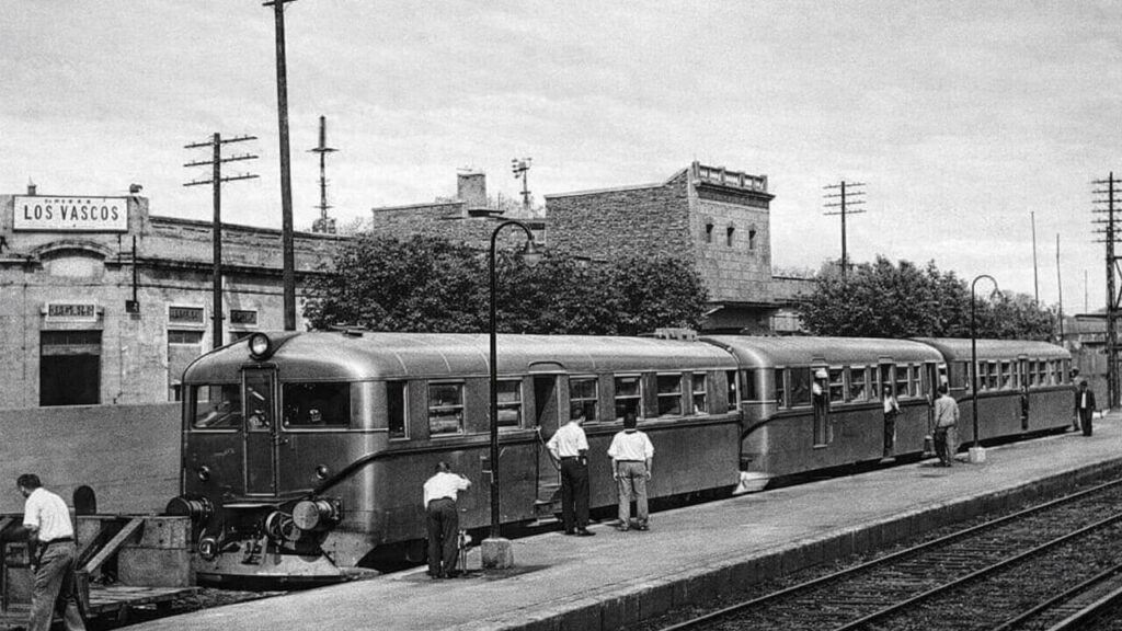 Una formación detenida en la Estación Merlo en la década del 40