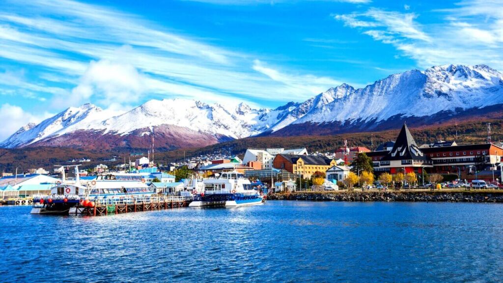 Proyección estratégica. Ushuaia, en el extremo sur argentino, se consolida como un punto clave para el control de rutas bioceánicas del Atlántico Sur y como polo logístico para la proyección antártica.