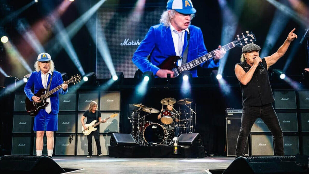 AC/DC en el Estadio Monumental durante el regreso a la Argentina en 2026 con Angus Young y Brian Johnson en vivo