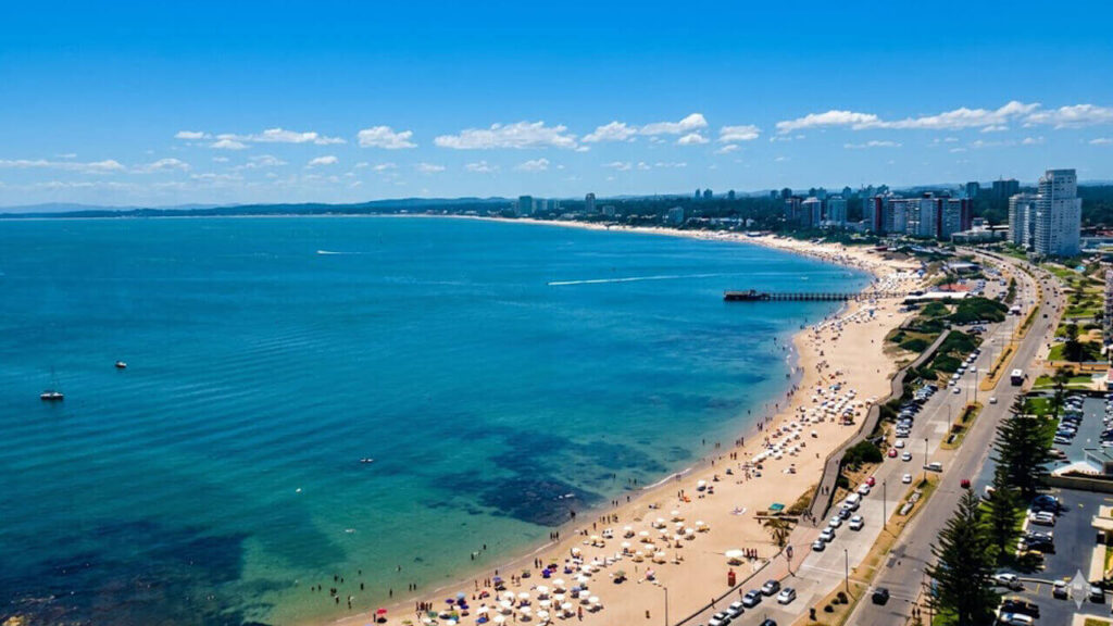 Adorni y señora la pasan bien, también viajaron en jet privado a Punte del Este cosa que hace cinco años atrás no podía ni soñarlo