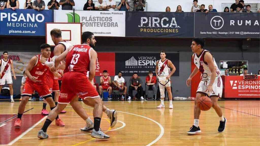 Club Morón marcó bien, pero River supo llevar y proteger el balón