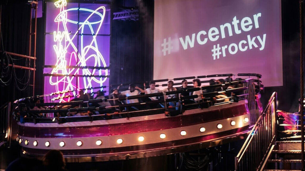 Showcenter ya en decandencia, poca gente, oscuridad, un lugar inseguro alejado de los centros urbanos y los accesos fáciles