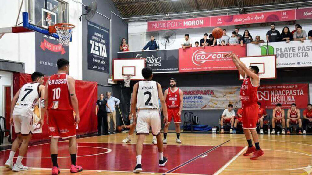 De tres y adentro, Morón saboreó segundos de gloria, jugó bien, pero no le alcanzó