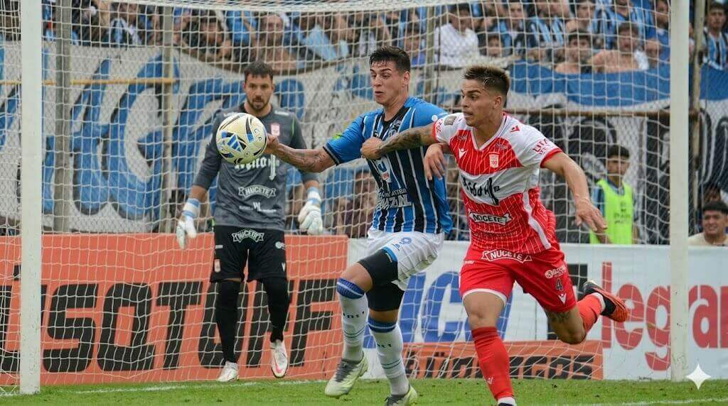 Deportivo Morón puso el cuerpo en todos los tiro pero no le alcanzó