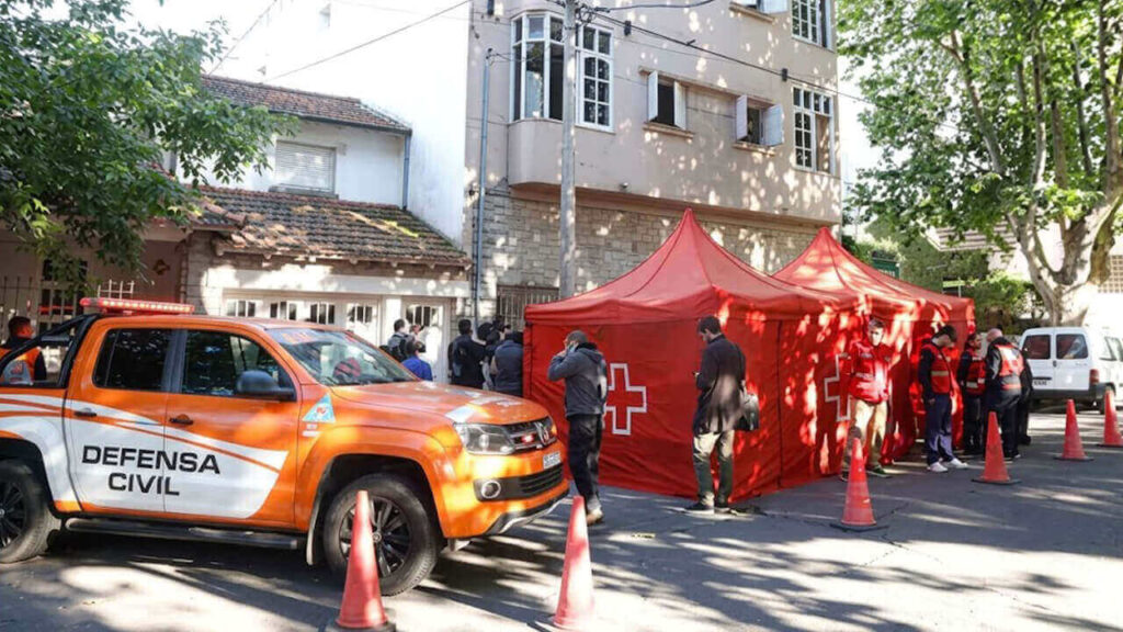 Durante la mañana siguiente del incendio estuvo presente sólo Defensa Civil