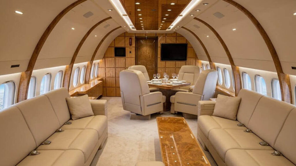 Apa. El Jet Privado en que viajó Adorni, su mujer y un amigo a Punta del Este