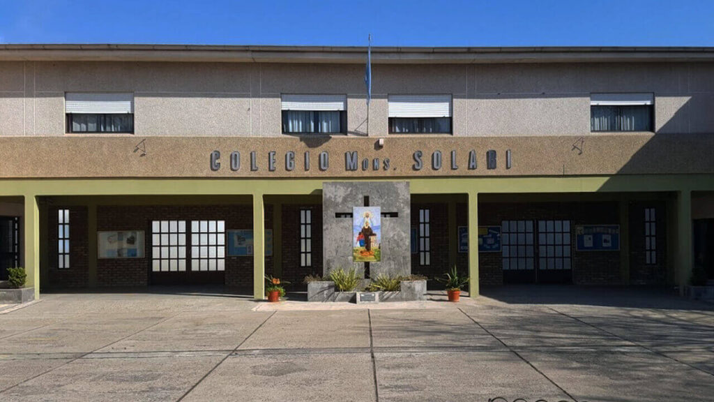 El Patio principal del colegio privado y católico Monseñor Solari