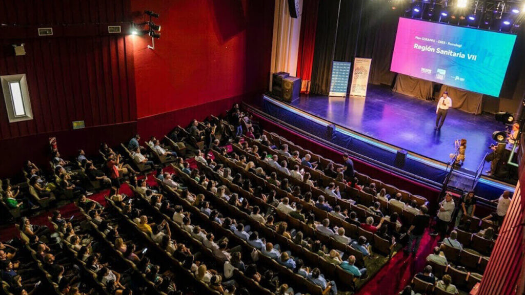 El Teatro Gran Ituzaingó albergó a todos los participantes y expositores del COSACRO rumbo al Gran Congreso Provincial