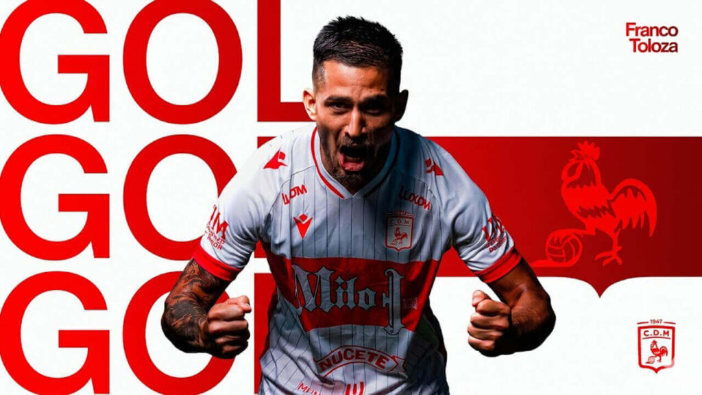 El goleador Franco Toloza en una imagen que transmite euforia