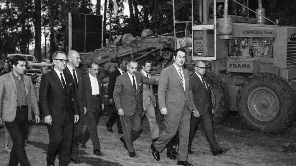 El intendente Abel Costa a la izquierda, recorre obras de Morón junto a autoridades de la Provincia de Buenos Aires