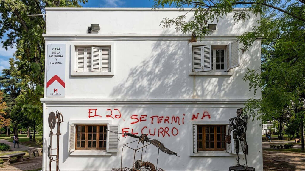 En 2015 aparecieron las pintadas en la casa de la Memoria y de la Vida en Mansión Seré y se movilizaron todos los organismos de DD.HH.