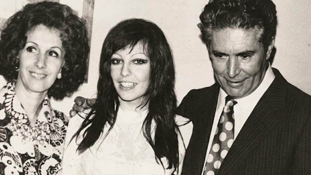 Estela, Laura y Guido Carlotto, padre de la novia antes del casamiento con