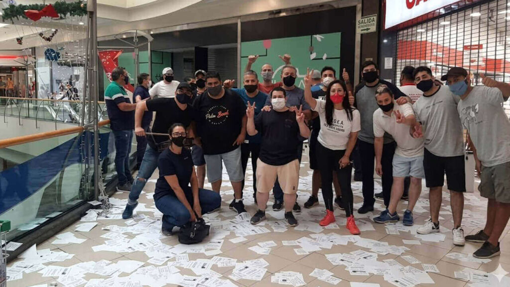 Garbarino Plaza Oeste cerrró junto al local de Morón centro y los trabajadores se manifestaron durante días