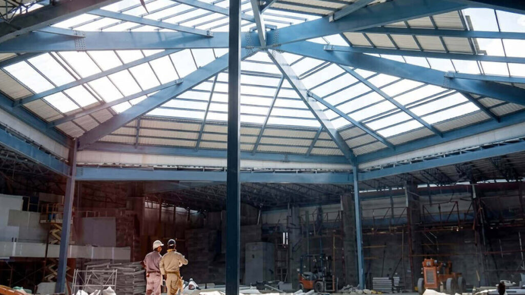 La famosa cúpula de Showcenter potencio el atractivo del lugar con locales comerciales, patio de comidas, entretenimiento y una sala de espectáculos