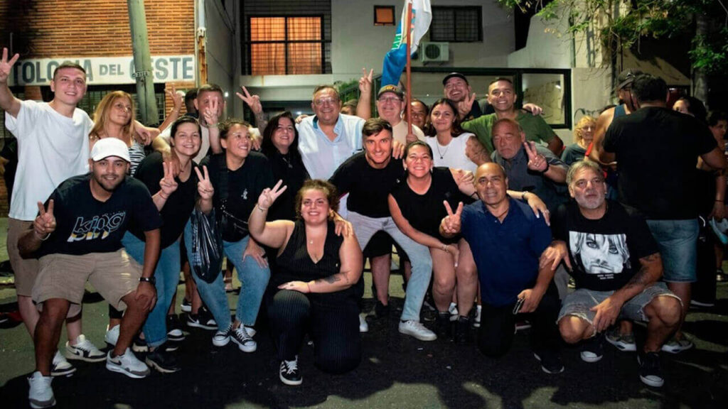La foto con Lucas Ghi, Estefanía Franco y Claudio Román en el medio