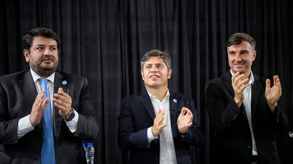 La foto oficial, la que debería ser por toda, pero la nota es política y por ello el relevante la presencia de Juan Zabaleta en Morón y encima a los abrazos con Martín Marinucci