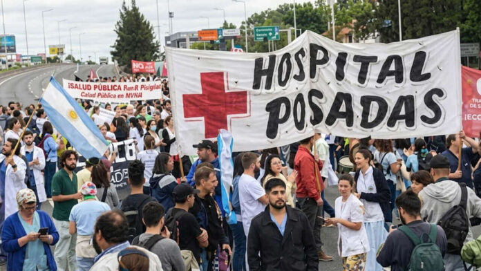 Paro total en el Hospital Posadas residentes cortan el Acceso Oeste