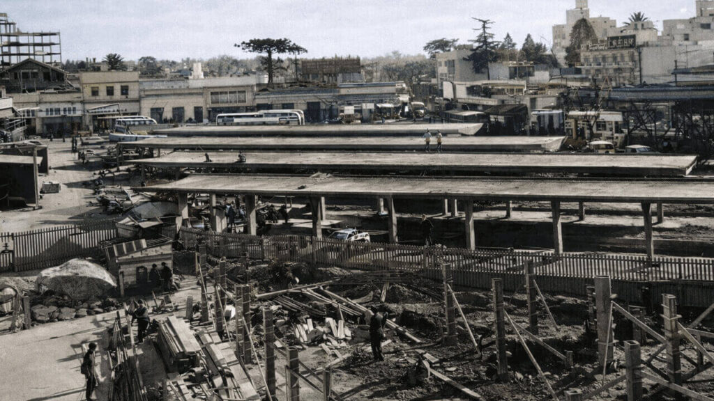 Plaza la Roche en construcción a fines de la década del 60 (Imagen Coloreada)
