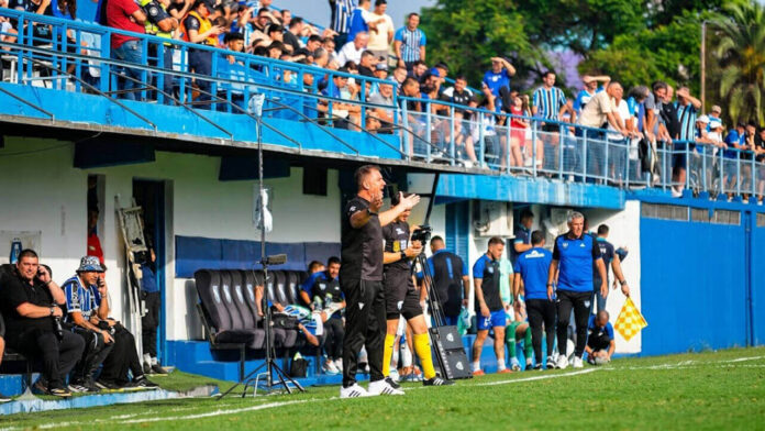 Primera Nacional Almagro sorprendió a Deportivo Morón, lo bajó 2-0 y le cortó el invicto