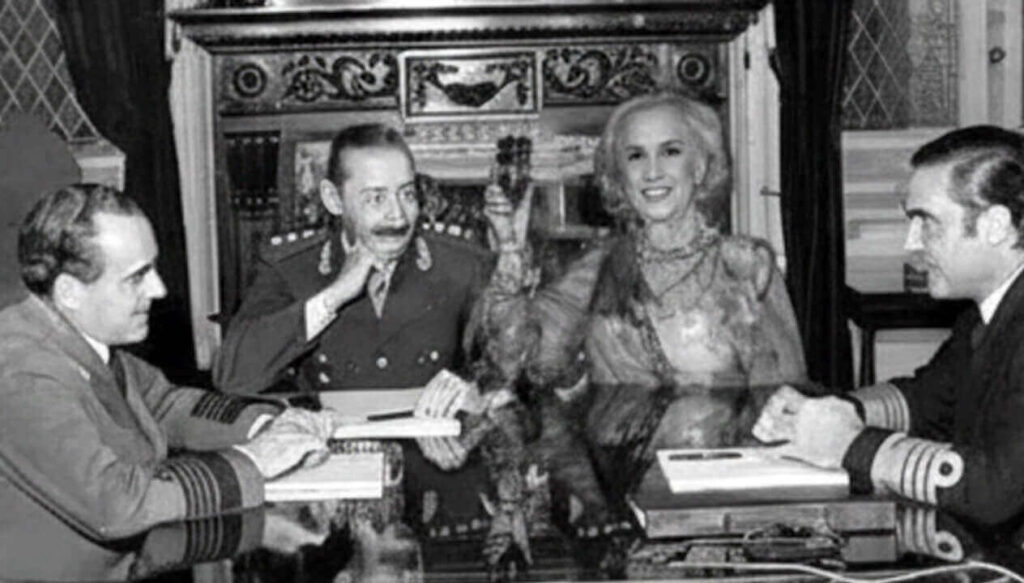 Una definición horrible para una foto que jamás existió pero puesta en redes sociales y por celular, alguno piensa que es cierta