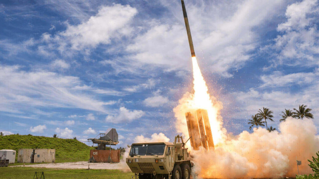 Una unidad anfibia lanza misiles de Estados Unidos