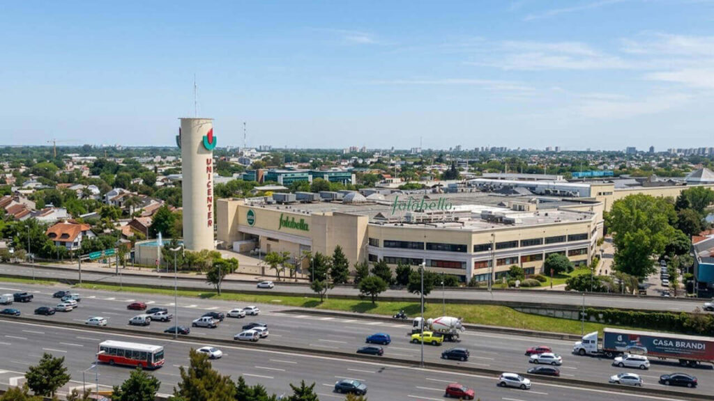 Showcenter ya en decandencia, poca gente, oscuridad, un lugar inseguro alejado de los centros urbanos y los accesos fáciles