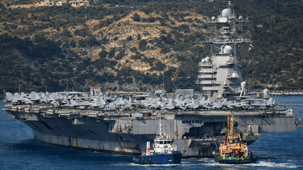 Uno de los dos portaviones que Estados Unidos puso en marcha hacia Iran pasando por las costas de Grecia